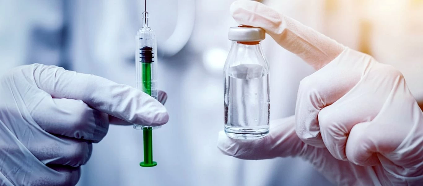 Επιμένουν οι γιατροί: «Επικίνδυνοι οι εμβολιασμοί στα φαρμακεία χωρίς ιατρική επίβλεψη»